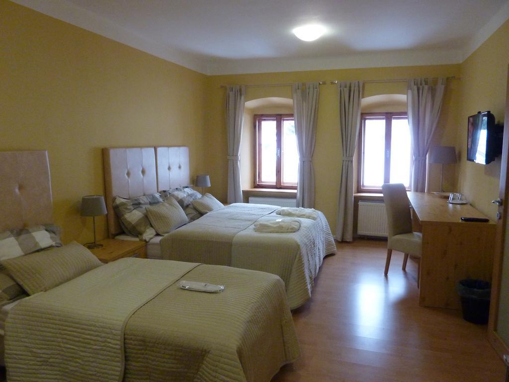 Apartments And Suites Кремница Номер фото