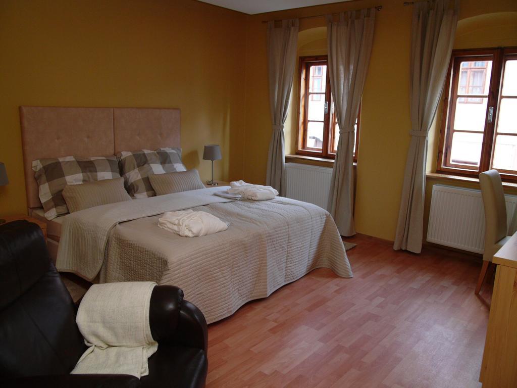 Apartments And Suites Кремница Номер фото